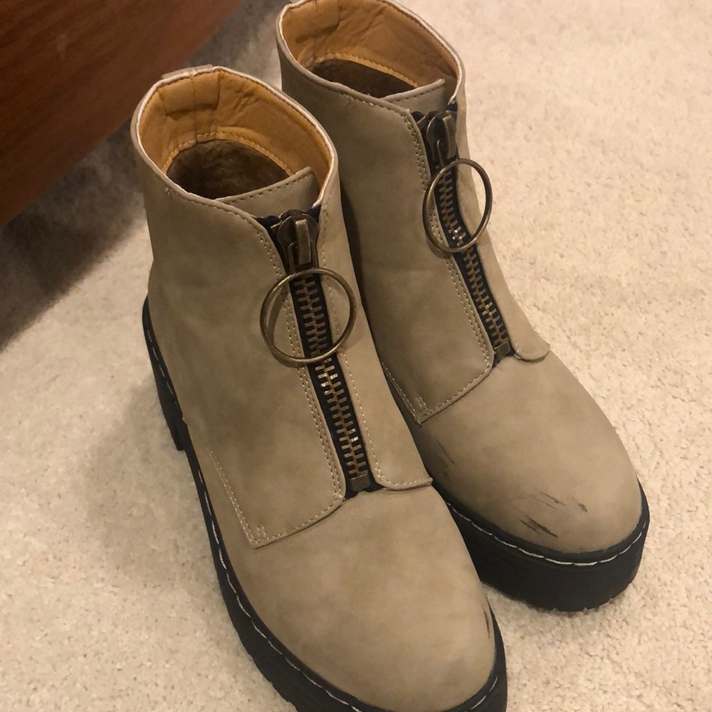 Seven7 boots size 7